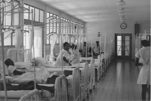Ziekenzaal in het Sint Elisabethhospitaal, begin jaren zeventig vorige eeuw.